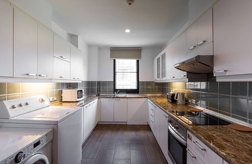 Chidlom Apartment | Three-Bedroom Suite 2 (225 Sqm.)