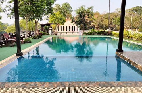 Nakhon Luang Hotel | Toh Buk Seng Riverside