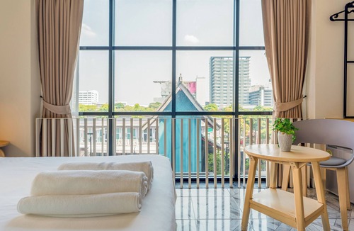 Rong Muang Hotel | Travis Samyan