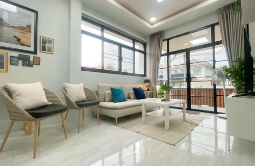 Ubon Ratchathani Villa | Ubon Hideaway- House near Airport & Huai Wang Nong