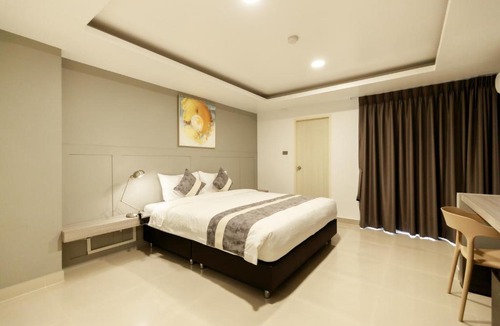 Suan Luang Hotel | UTD8 Hotel and Residence