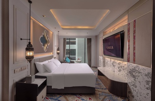 Khlong Tan Hotel | Valia Bangkok Sukhumvit 24 by Kingston Hotels