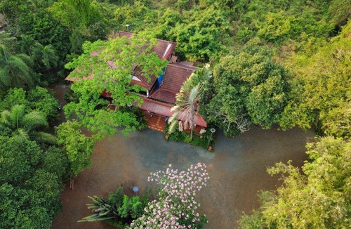 Ban Lung Bed & Breakfast | VANESSA'S GARDEN Restaurant & Bungalow