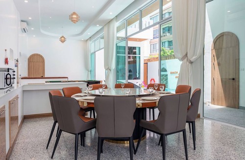 Pattaya Bay Villa | Villa A | 5BR Private Pool | KTV & Billiards | Central Pattaya