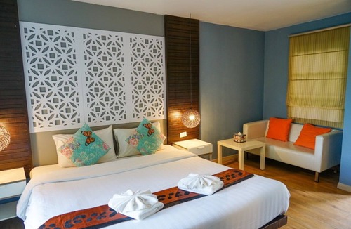 Khanong Phra Hotel | Villa Paradis Hotel