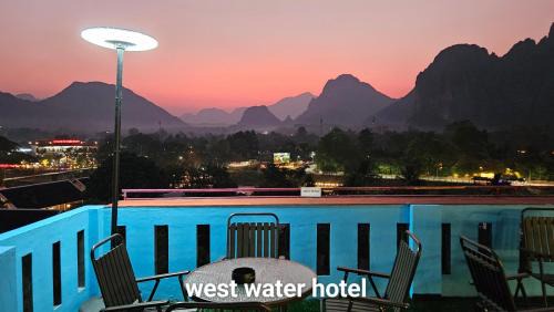 Vang Vieng Hotel | west water hotel