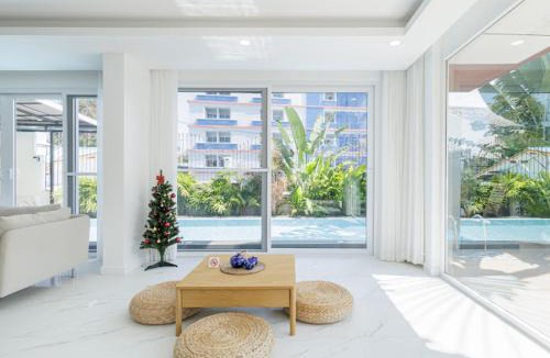 South Pattaya Villa | White Moonlight Pool Villa