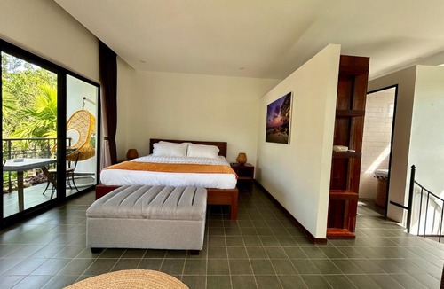 Siem Reap House | Work remotely from our Duplex Loft, King Bed, Pool & Garden, Soundbar
