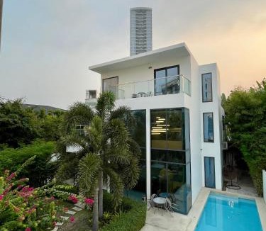 South Pattaya Villa | Youth Journey Six-Bedroom Pool Villa