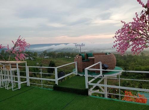 บ้านไร่เก็บตะวันโฮมสเตย์น้ำหนาว in Ban Phu Hi