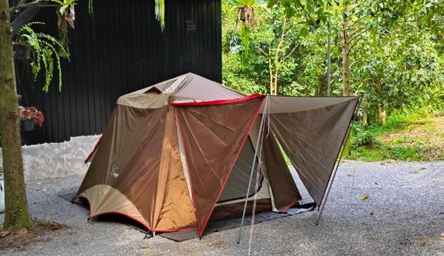 สถานีน้ำหวาน รีสอร์ท น้ำตกอ้ายเขียว in Phrom Khiri