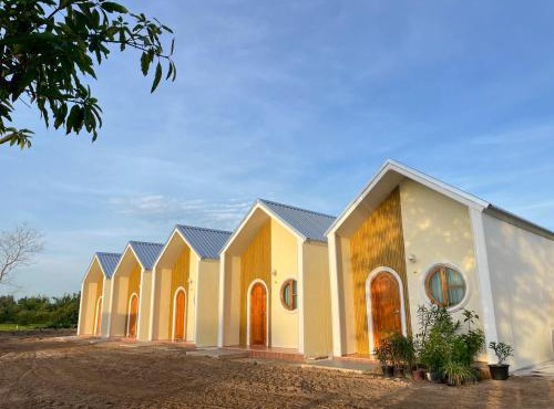 ไอนา รีสอร์ท ตระการพืชผล in Ban Kutsakon