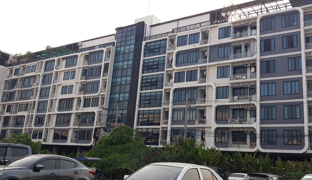 10mins walk to Nimmanhaemin rd, 15mins to chiang mai university and 25 old city in Chiang mai