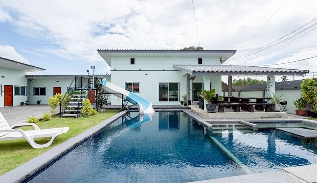 12 BR Blue Lake Residences Pattaya - Mabprachan Lake in Tambon Pong