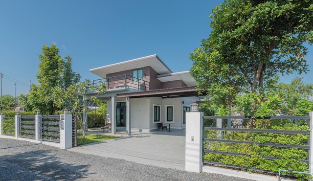 2-bedroom house in charming Doisaket Chiang Mai with swimming pool, fitness. in Chiang Mai