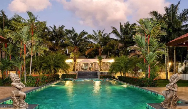 2000㎡ 5Bedroom Perfect Location Private Pool Villa in จ.ภูเก็ต