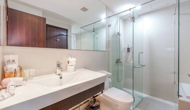 2BR Condo w/Pool & Gym/Resort Facilities #C262 in Tambon Kathu