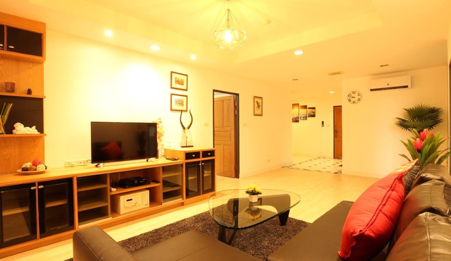 2BR. Spacious, BTS 5 min, Family & Group in Sathon