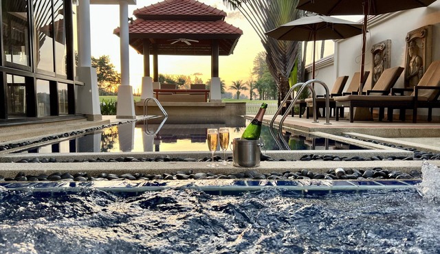 3-4BR Laguna Golf Course Villa with Pool & Jacuzzi in Tambon Choeng Thale