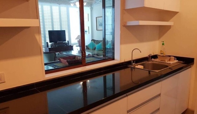 3-bedroom condo in wonderful Krung Thep Maha Nakhon with AC, WiFi in Krung Thep Maha Nakhon