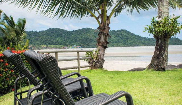3-bedroom beachfront villa in charming Koh. Californian owned and managed in ตำบล เกาะช้าง
