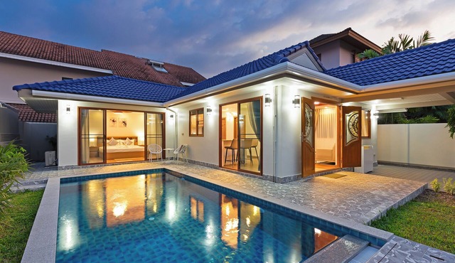 3-bedroom villa in amazing Mueang Phuket with AC, swimming pool in Mueang Phuket