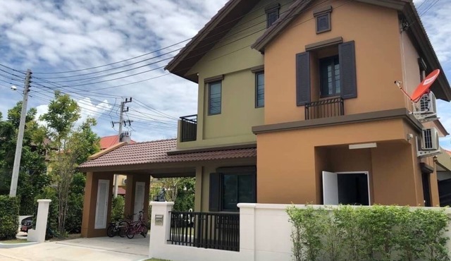 3 bedrooms house for 6-10 guests with 5mins walk to private beach in Tambon Cha-am