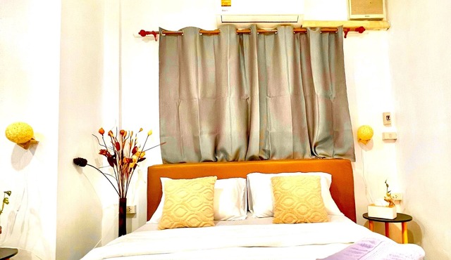 5 bedroom Family Friendly House Huai Khwang Bangkok in Krung Thep Maha Nakhon