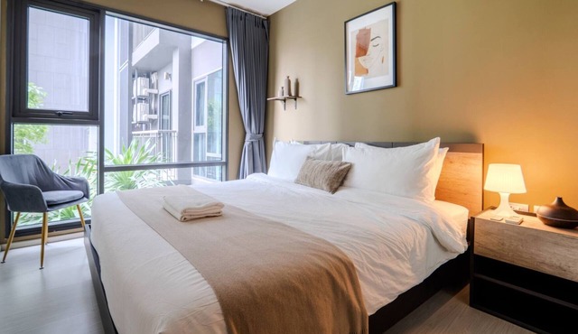 5 Star Sukhumvit Condo Infinity Pool Gym Sauna