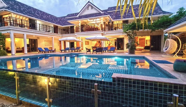 6-bedrooms, 12 guests; private pool,3 dining areas, kitchen, movie room, luxury. in Hua Hin