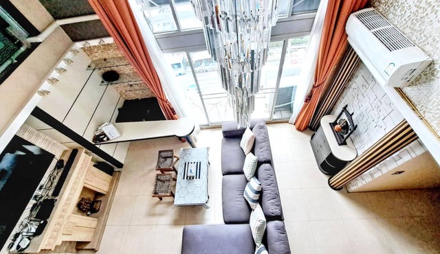 7B - Luxurious 5-Bedroom Condo in Central Bangkok with Rooftop Pool in Krung Thep Maha Nakhon