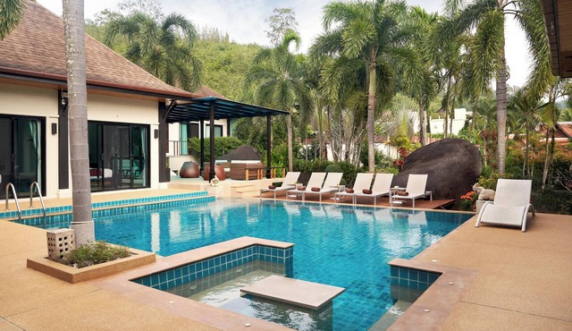 8 Bedroom Phuket, Rawai Villa: Pool, Jacuzzi and Tropical Garden in Tambon Rawai