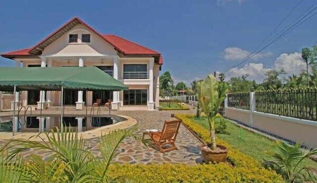 A fantastic calm big house with a great lakeview! in Ratchasima