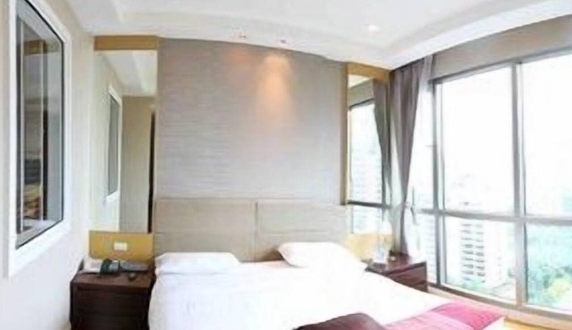 Apartment With Panoramic Views in Bangkok