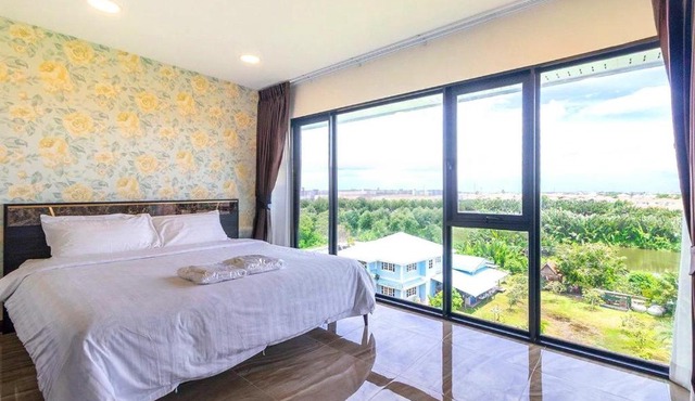 Arunsakhon luxury condo in Ban Khok Kham