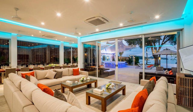 Baan Amandeha: 10BR Phuket Estate with Pool Near Ao Yon Bay in Tambon Wichit