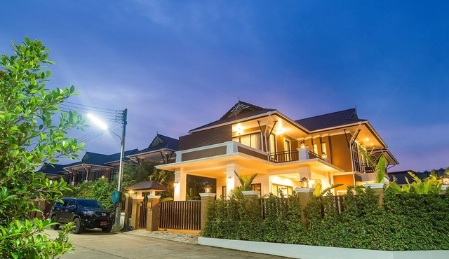 Baan Ari, 12 Person Private Villa in Krabi