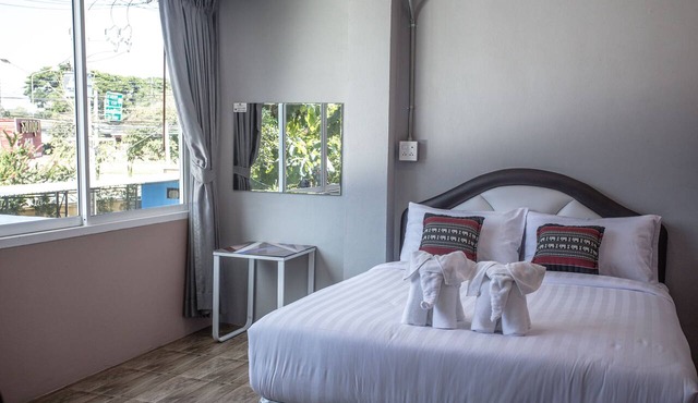 Baan Chang Hotel & Coffee House in Tak