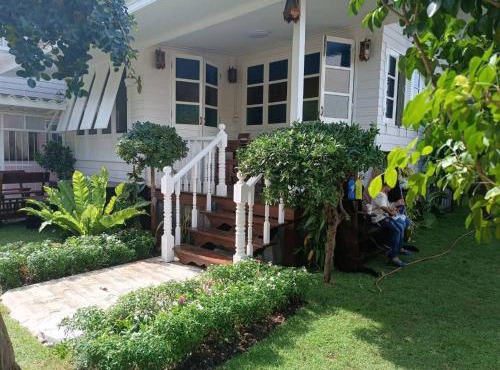 Baan Chay Klong, Canal side Classic Home 2BRs in Bangkok