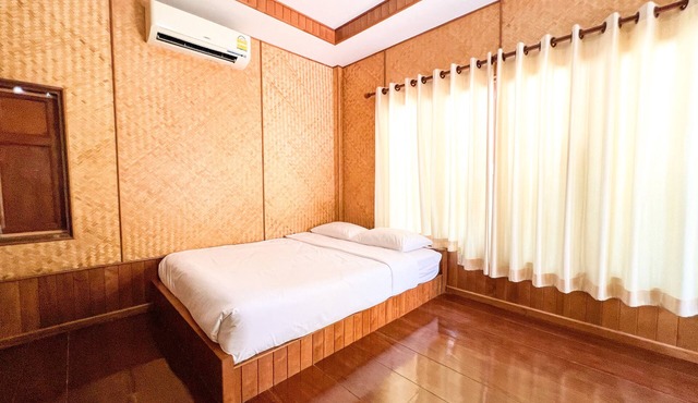 Baan Siriporn Resort in Samut Songkhram