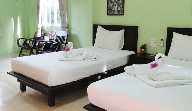 Baan Suan Chong Khao Resort in Ron Phibun