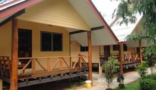 Baan Tai Rom Yen Resort in Surat Thani