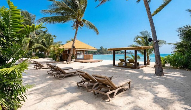 Bankun Boutique Beachfront 7br private beachfront in Maret