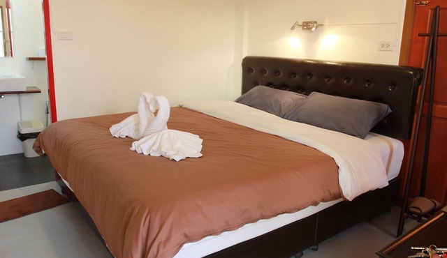 Barefeet Naturist Resort in Bangkok