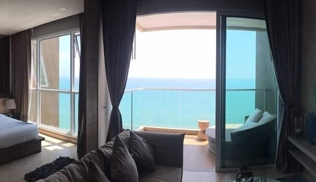 BEACHFRONT 1BR STYLISH LUXURY CONDO in Muang Pattaya