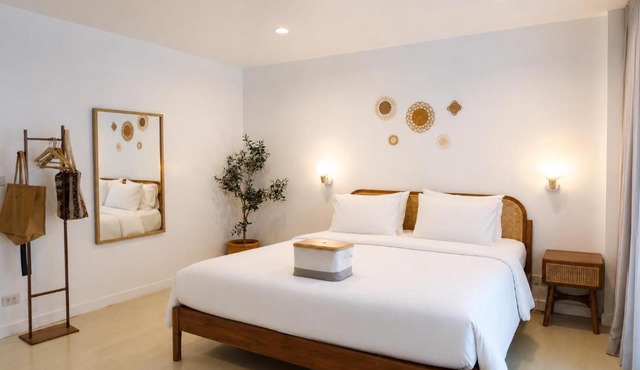 Beachfront Pool Access Apartment FREE Disney Plus in Pattaya
