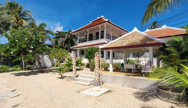 Beachfront Villa- 5 Bedrooms. Lamai Area. Private Pool. Housekeeper Provided. in Maret