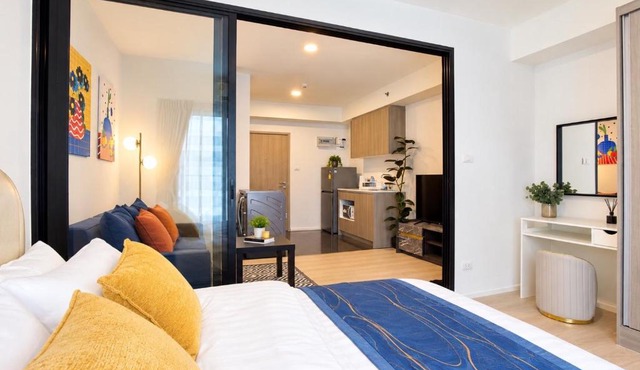 Belle Cozy maga Bangna &Suvarnabhumi Airport in Ban Thap Nang