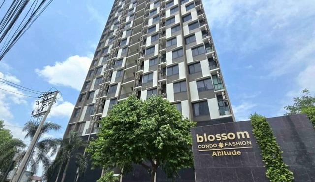 Blossom Comzy Duplex in Bangkok