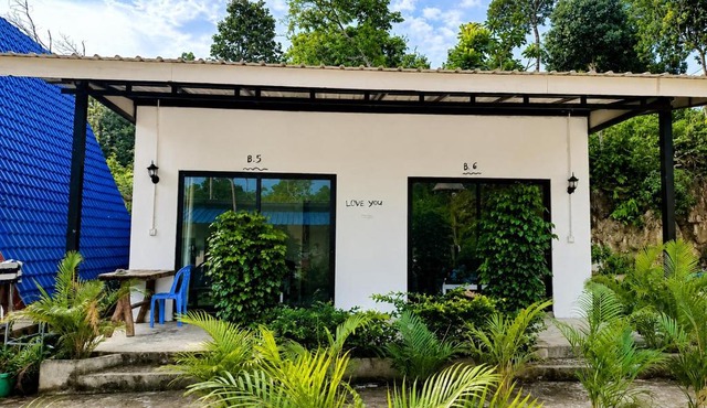 Blue Zone Hostel in Koh Rong